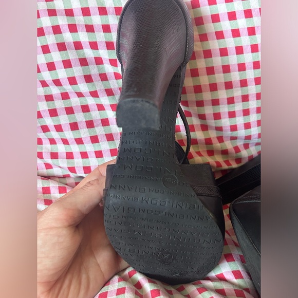 Gianni Bini heels. Black, beautiful and strappy. Open toe - Picture 4 of 4